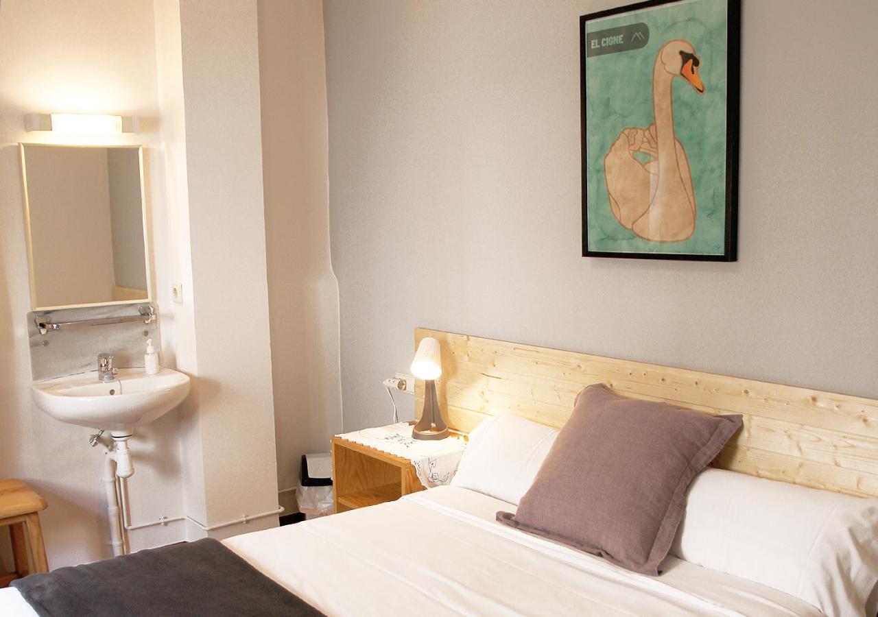Hostal Fonda Prat ปุจเซร์ดา ภายนอก รูปภาพ